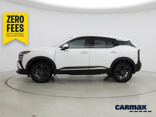 White 2025 Nissan Kicks SR