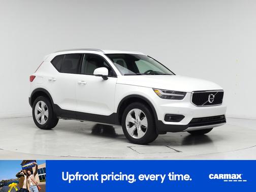 2022 Volvo XC40 T4 Momentum