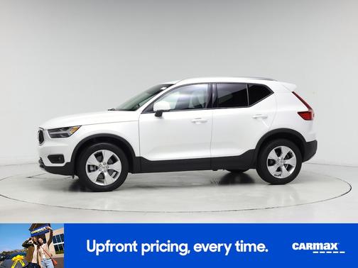 2022 Volvo XC40 T4 Momentum