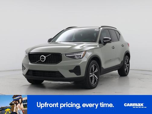 2024 Volvo XC40 B5 Core Dark Theme