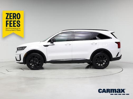 White 2023 Kia Sorento SX