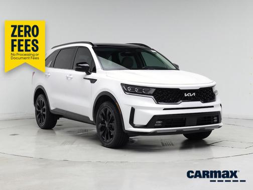 White 2023 Kia Sorento SX