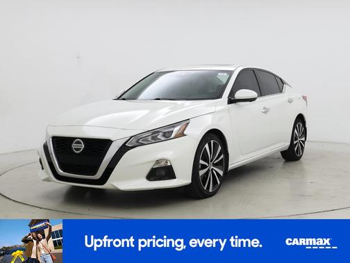 White 2022 Nissan Altima Platinum