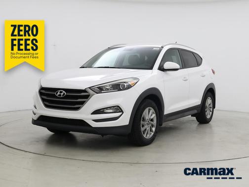 White 2016 Hyundai TUCSON SE