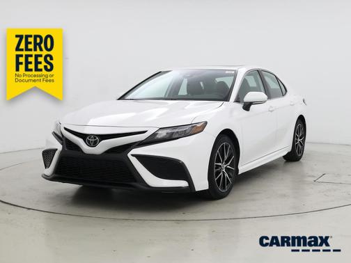 White 2024 Toyota Camry SE