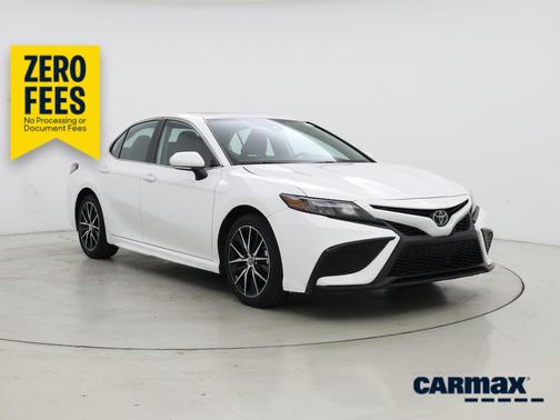 White 2024 Toyota Camry SE