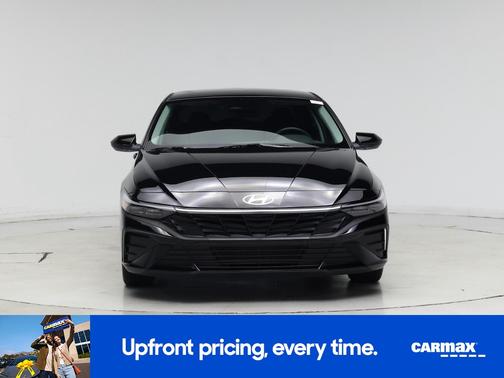 Black 2025 Hyundai ELANTRA SE