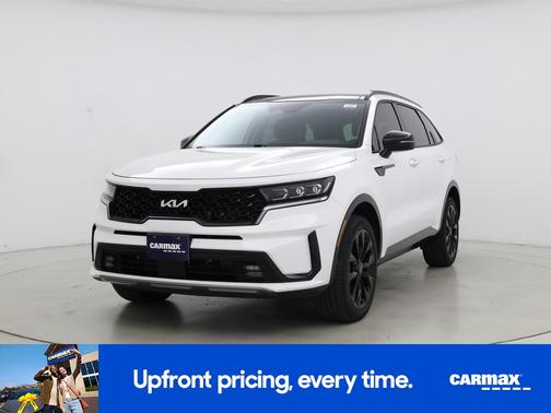 White 2023 Kia Sorento SX