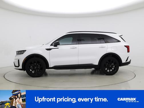 White 2023 Kia Sorento SX