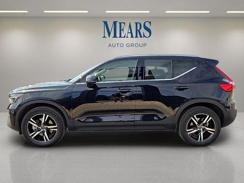 2025 Volvo XC40 B5 Core