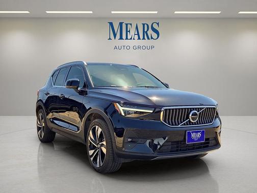 2024 Volvo XC40 B5 Plus Bright Theme