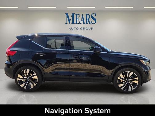 2024 Volvo XC40 B5 Plus Bright Theme