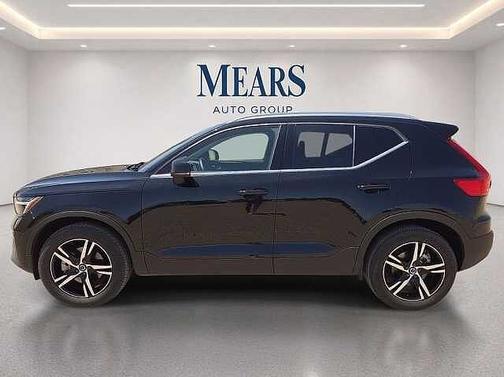 Onyx Black 2025 Volvo XC40 Core