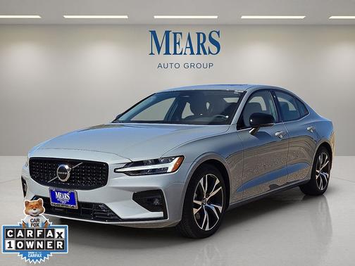 2024 Volvo S60 B5 Core Dark Theme