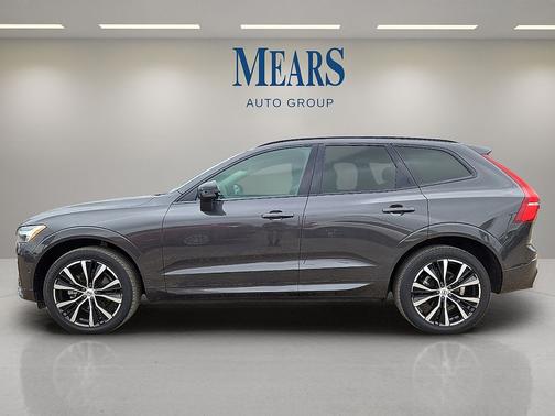 2023 Volvo XC60 B5 Plus Dark Theme
