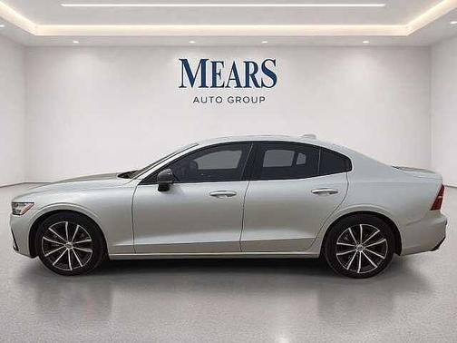 Birch Light 2022 Volvo S60 B5 Momentum