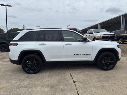 2022 Jeep Grand Cherokee Altitude