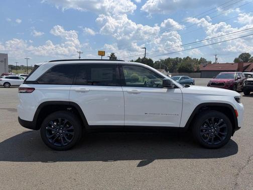 Bright White Clearcoat 2026 Jeep Grand Cherokee Limited