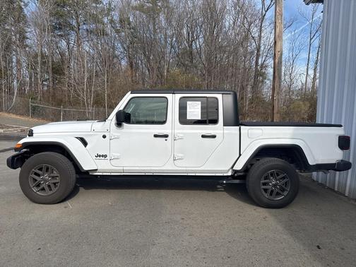 2024 Jeep Gladiator Sport