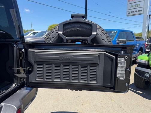 Black Clearcoat 2026 Jeep Wrangler Rubicon