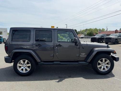 Granite Crystal Clearcoat Metallic 2014 Jeep Wrangler Unlimited Sahara