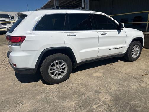 Bright White Clearcoat 2020 Jeep Grand Cherokee Laredo E