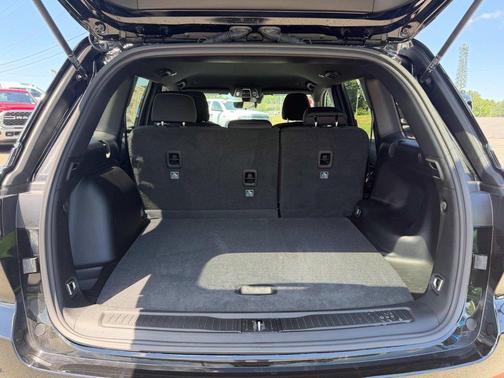Diamond Black 2026 Jeep Grand Cherokee Laredo