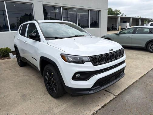 Bright White Clearcoat 2026 Jeep Compass Latitude
