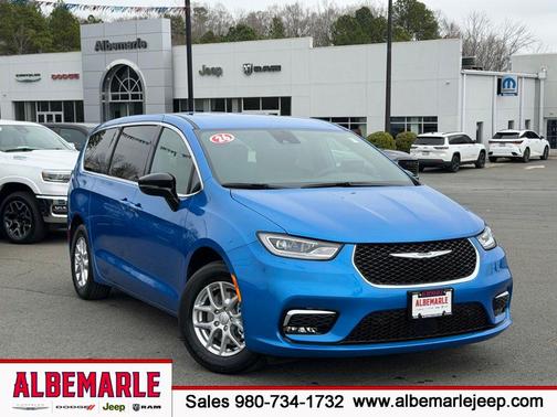 Hydro Blue Pearlcoat 2026 Chrysler Pacifica Select