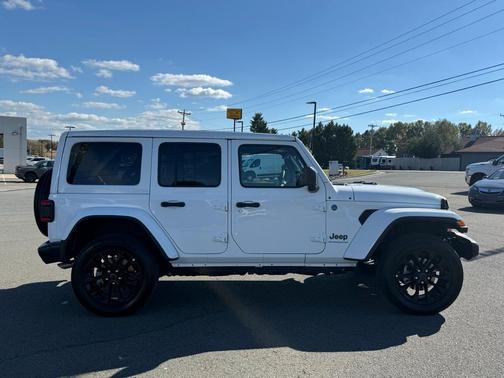 2025 Jeep Wrangler 4xe Sahara