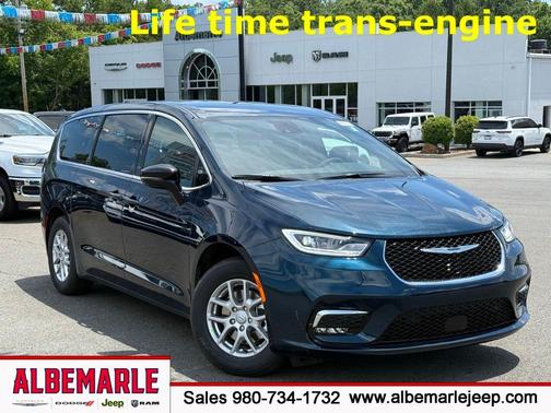 2025 Chrysler Pacifica Select