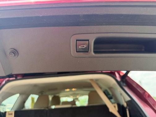 Pearl 2023 Toyota Highlander XLE