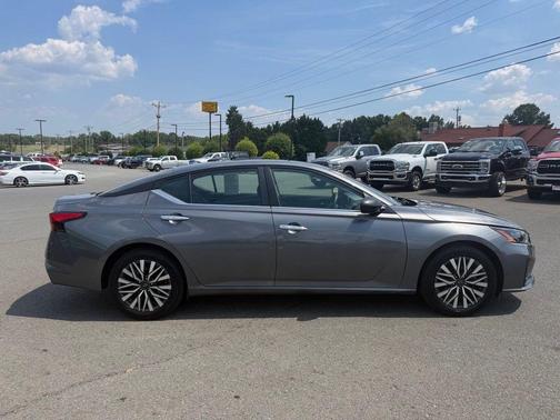 Gun Metallic 2024 Nissan Altima 2.5 SV