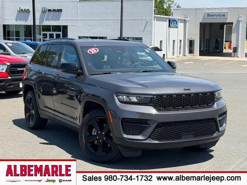 Metallic 2023 Jeep Grand Cherokee Altitude
