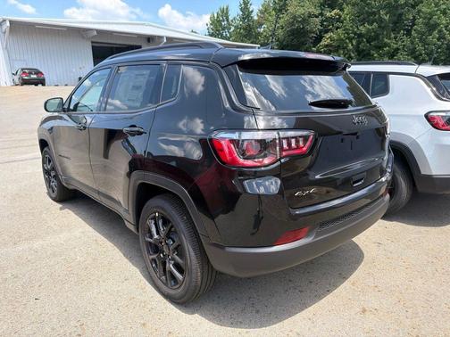 Diamond Black 2026 Jeep Compass Latitude