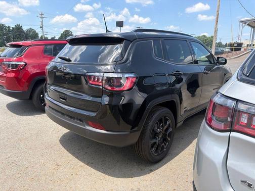 Diamond Black 2026 Jeep Compass Latitude