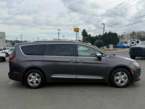 2018 Chrysler Pacifica Hybrid Limited