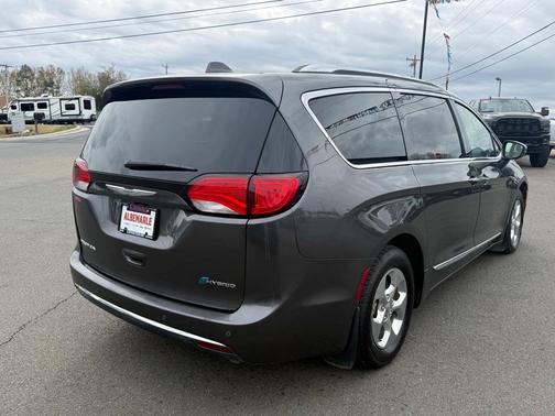 2018 Chrysler Pacifica Hybrid Limited