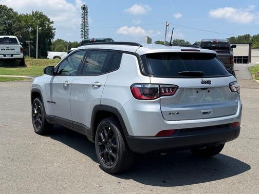 Silver Zynith 2026 Jeep Compass Latitude