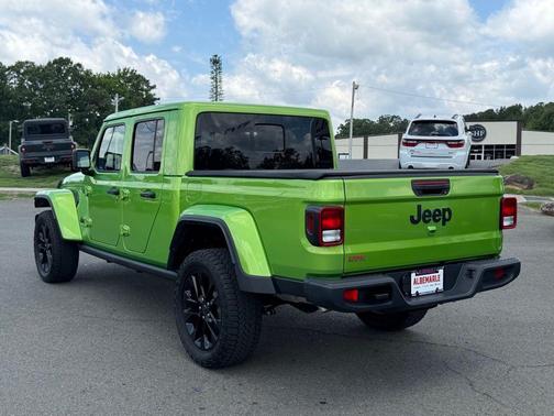 Mojito! Clearcoat 2025 Jeep Gladiator Sport