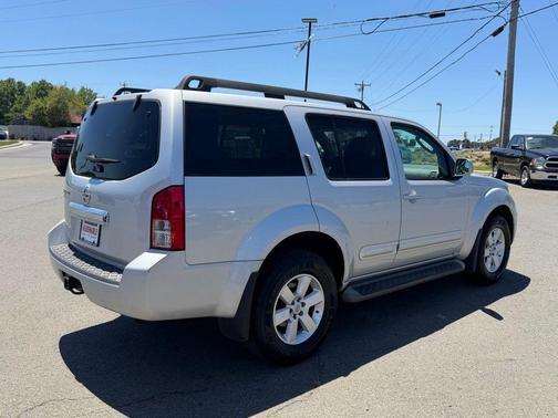Brilliant Silver 2012 Nissan Pathfinder SV