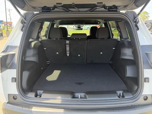 Bright White Clearcoat 2026 Jeep Cherokee LAREDO/LIMITED
