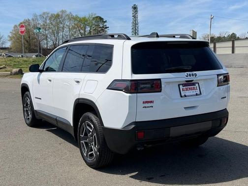 Bright White Clearcoat 2026 Jeep Cherokee LAREDO/LIMITED