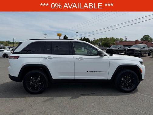Bright White Clearcoat 2026 Jeep Grand Cherokee Laredo