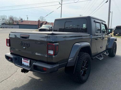 2023 Jeep Gladiator Sport