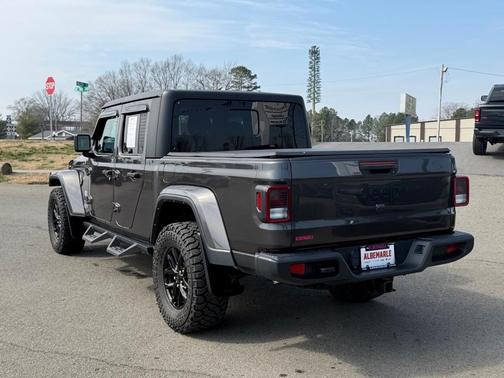 2023 Jeep Gladiator Sport