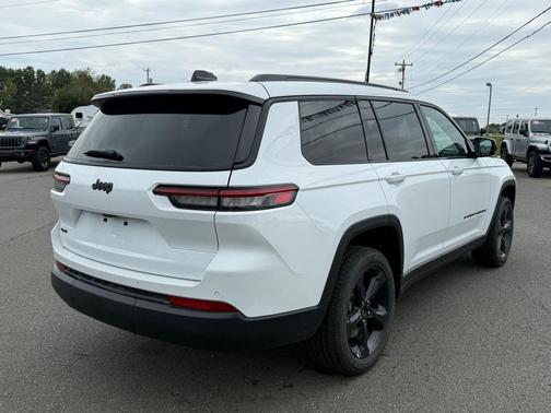 2025 Jeep Grand Cherokee L Laredo