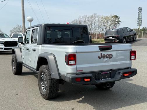 2023 Jeep Gladiator Mojave