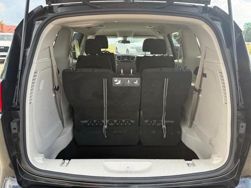 2021 Chrysler Voyager LX
