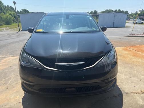 2021 Chrysler Voyager LX